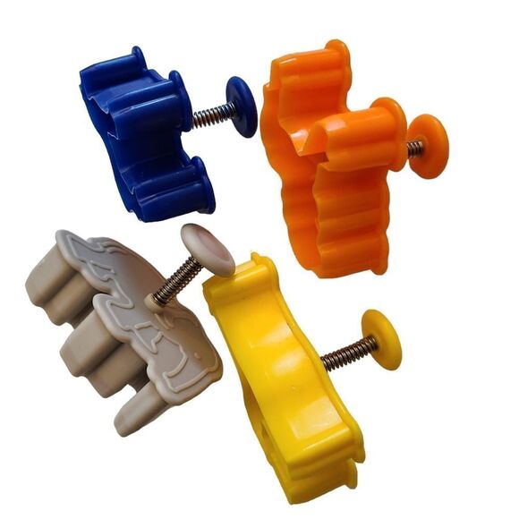 ANIMAL CRACKER Cookie Cutters Set of Four Press Pin NWOT - Picture 2 of 7